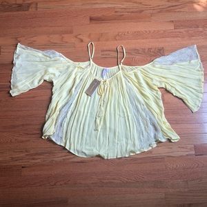 🌻 loose, flowy sleeves, lace, summer top!